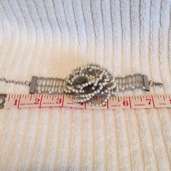 Le Bon Marché pearl & silver métal flower bracelet - Picture 5 of 8